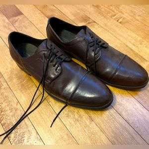 Men’s business oxfords